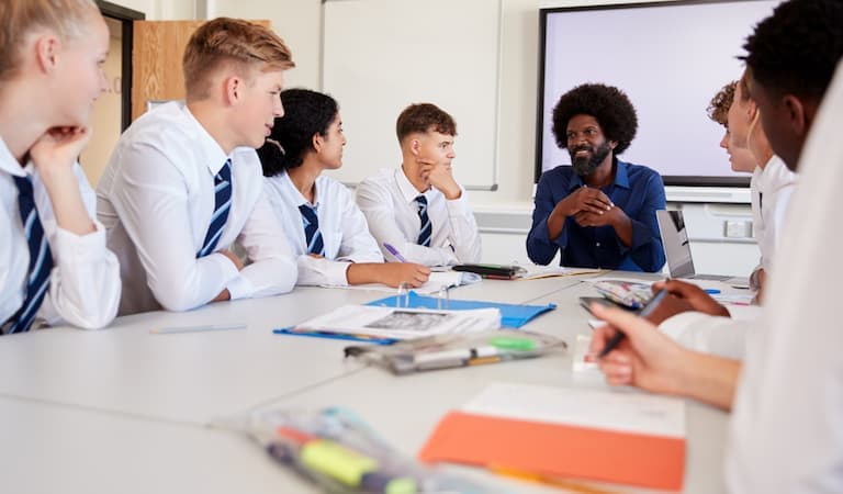 Last chance to apply for “high-quality” teacher training programme praised for exceptional support and inclusion